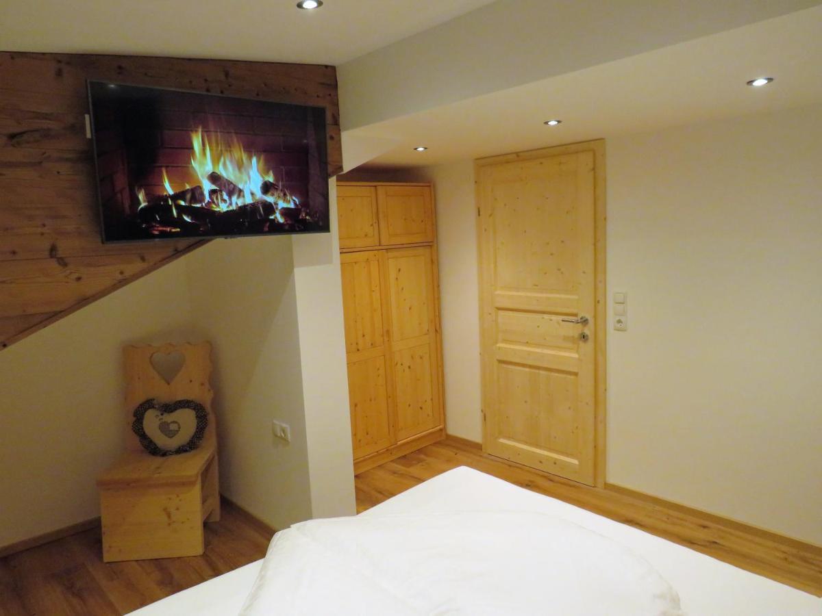 Haus Hubertus - Gaestehaus Sahler Apartment Partenen