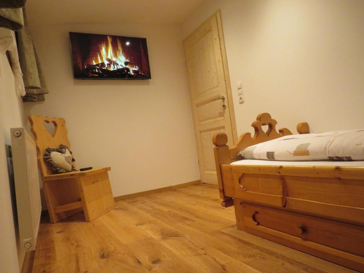 Haus Hubertus - Gaestehaus Sahler * Partenen
