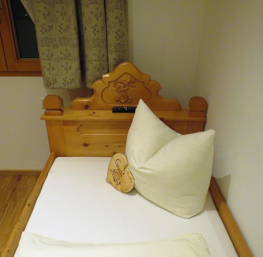 Haus Hubertus - Gaestehaus Sahler Apartment
