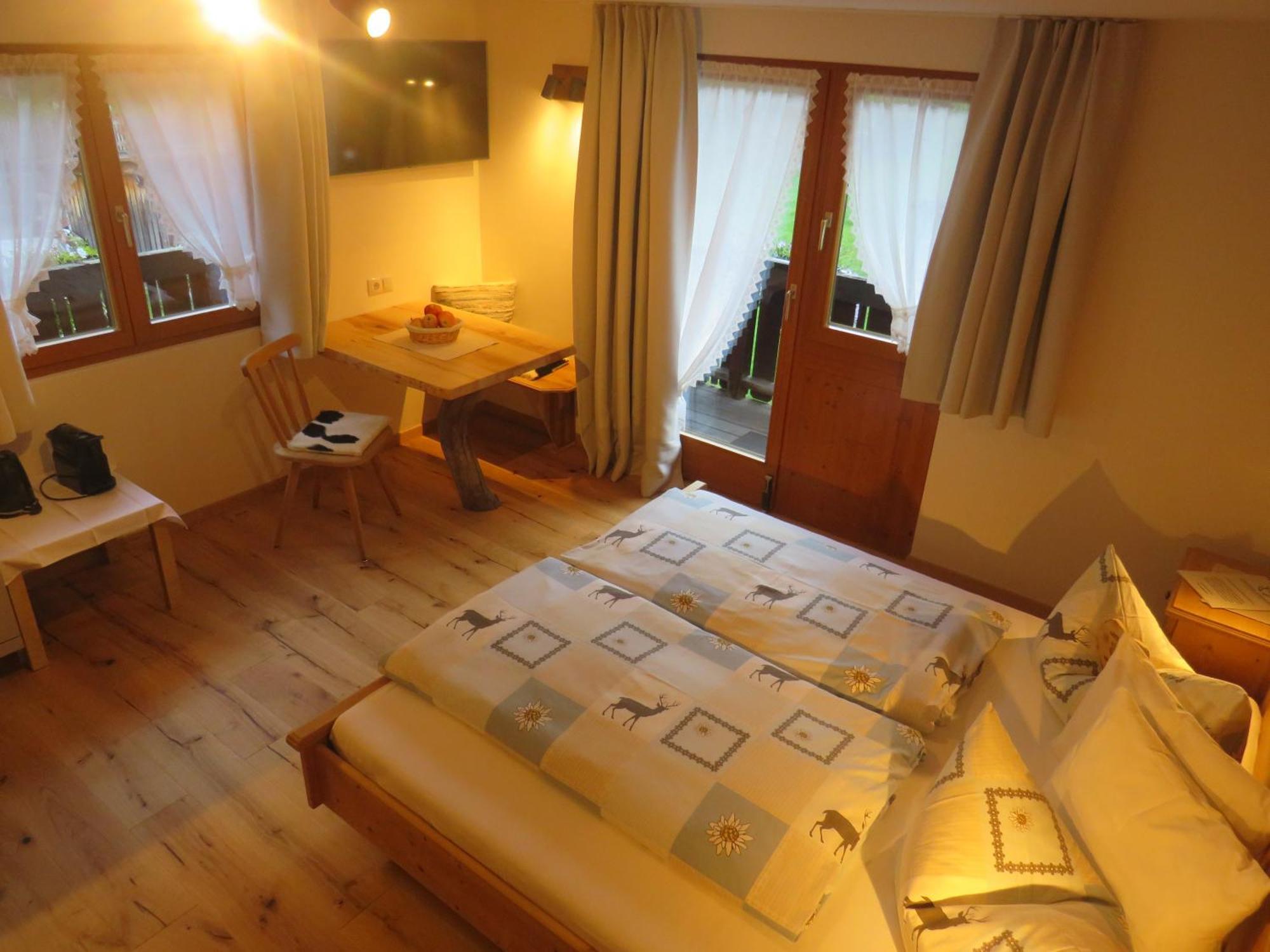 Haus Hubertus - Gaestehaus Sahler * Partenen